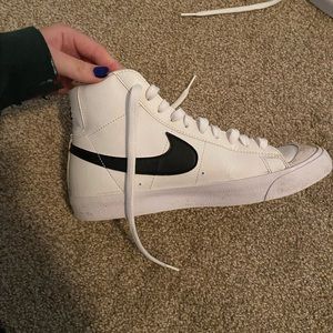 nike blazers women’s size 6! great condition